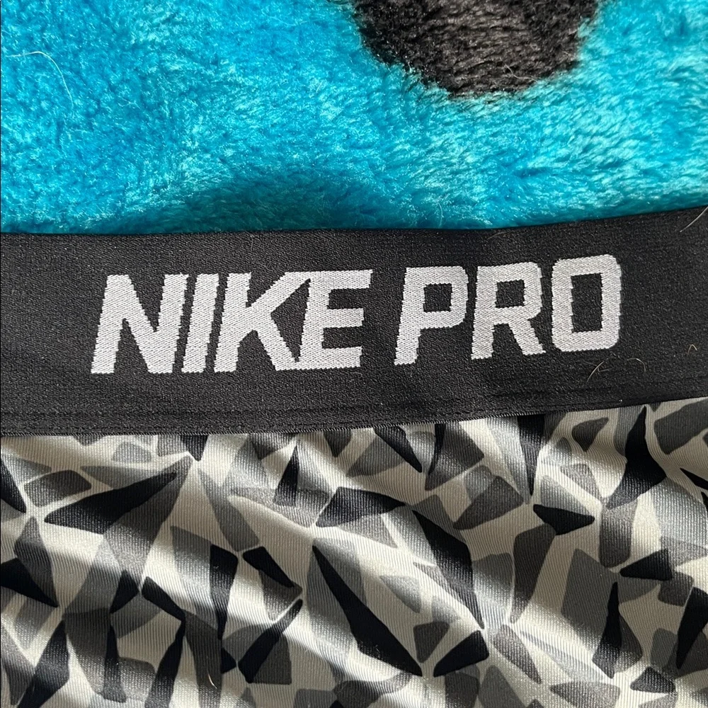 Nike pros - Picture 3 of 5